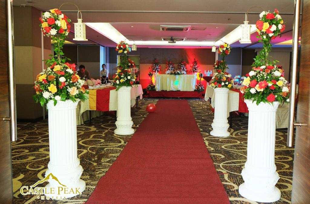 Castle Peak Hotel Себу Экстерьер фото